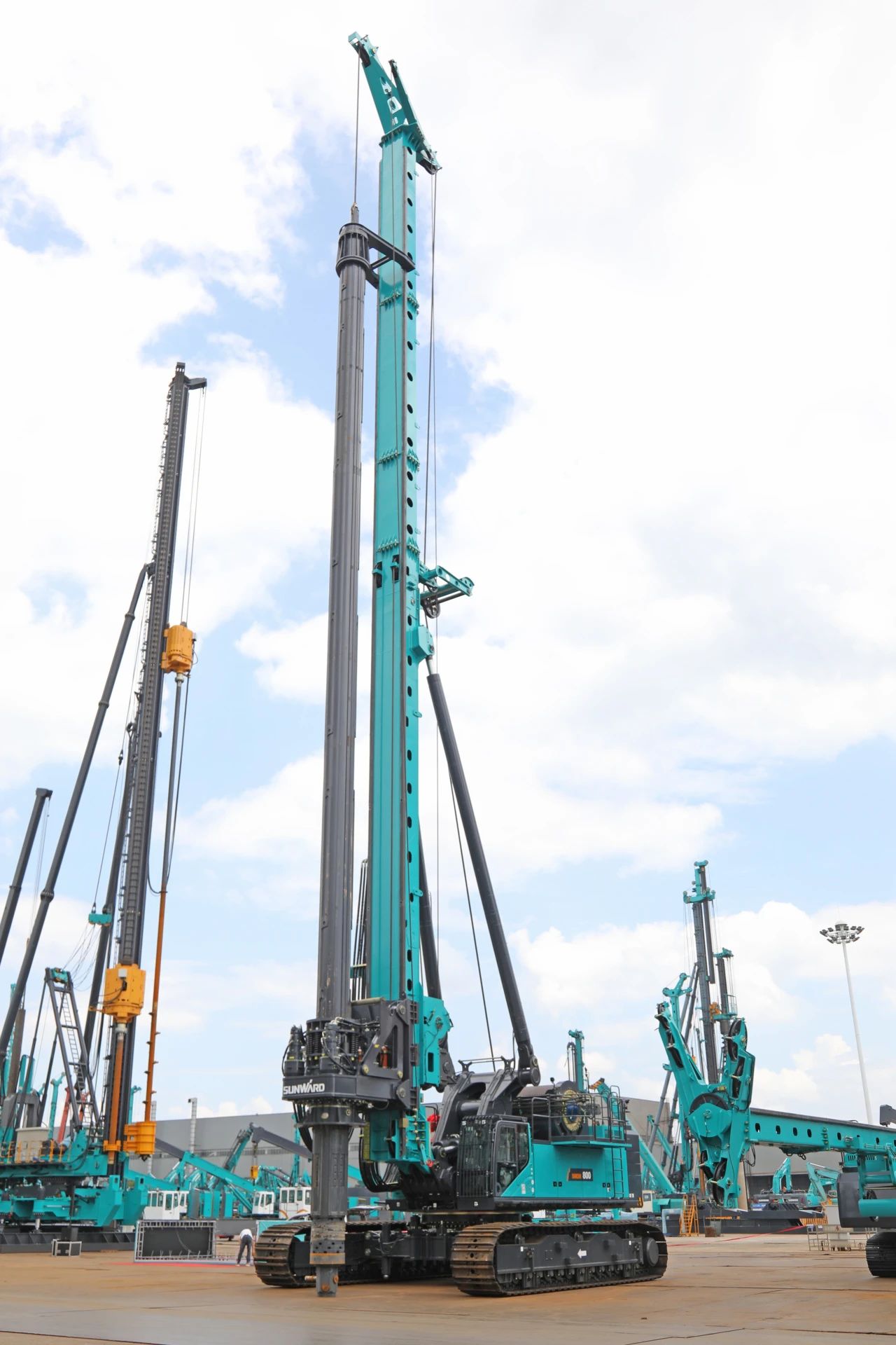 “破紀(jì)錄王者”再出征！山河智能SWDM800旋挖鉆機(jī)成功交機(jī)
